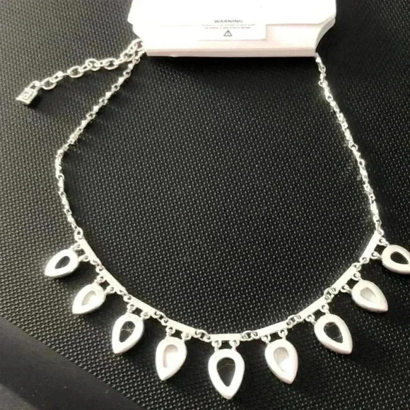 Chaps Choker Necklacec silvertone w/white & black marbleized teardrop stones - Picture 5 of 5